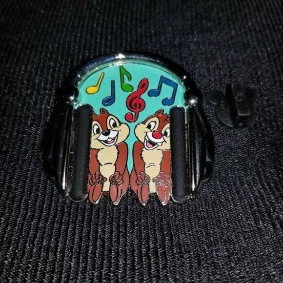 Disney Pin 2015 Chip Dale Sharing Headphones Music Notes Silver Black 3D 111425 - Picture 1 of 5